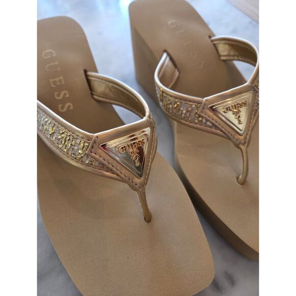 Guess Platform Wedge Sandal Gold Logo Size 9 NWOT Party Chunky Resortwear - Picture 2 of 7